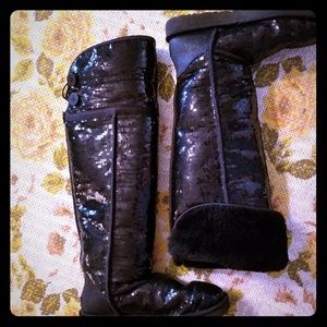 LIMITED EDITION UGGS, Almost New! Black Tall!